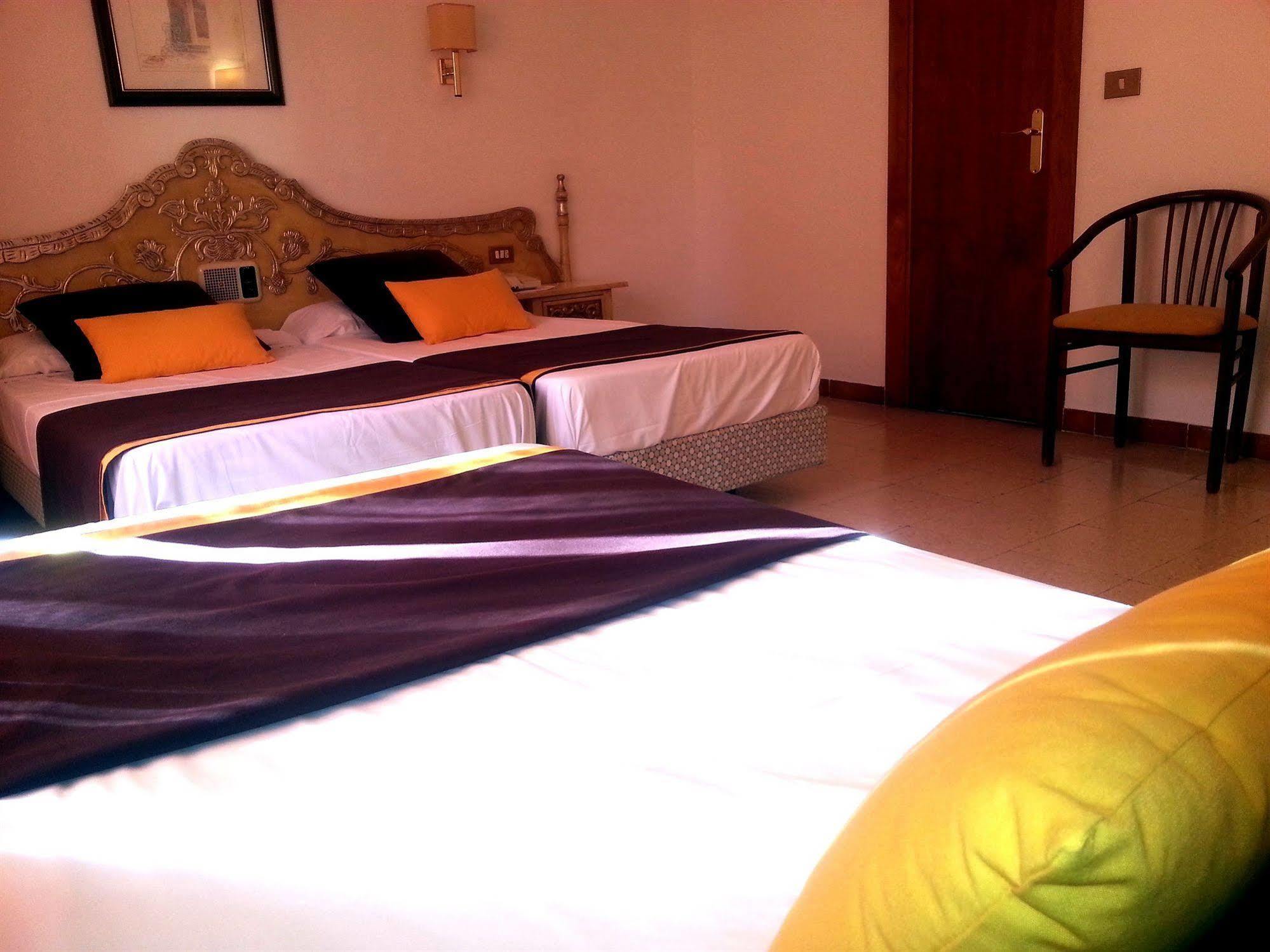 Hotel Hostal del Sol Sant Feliu de Guíxols Buitenkant foto