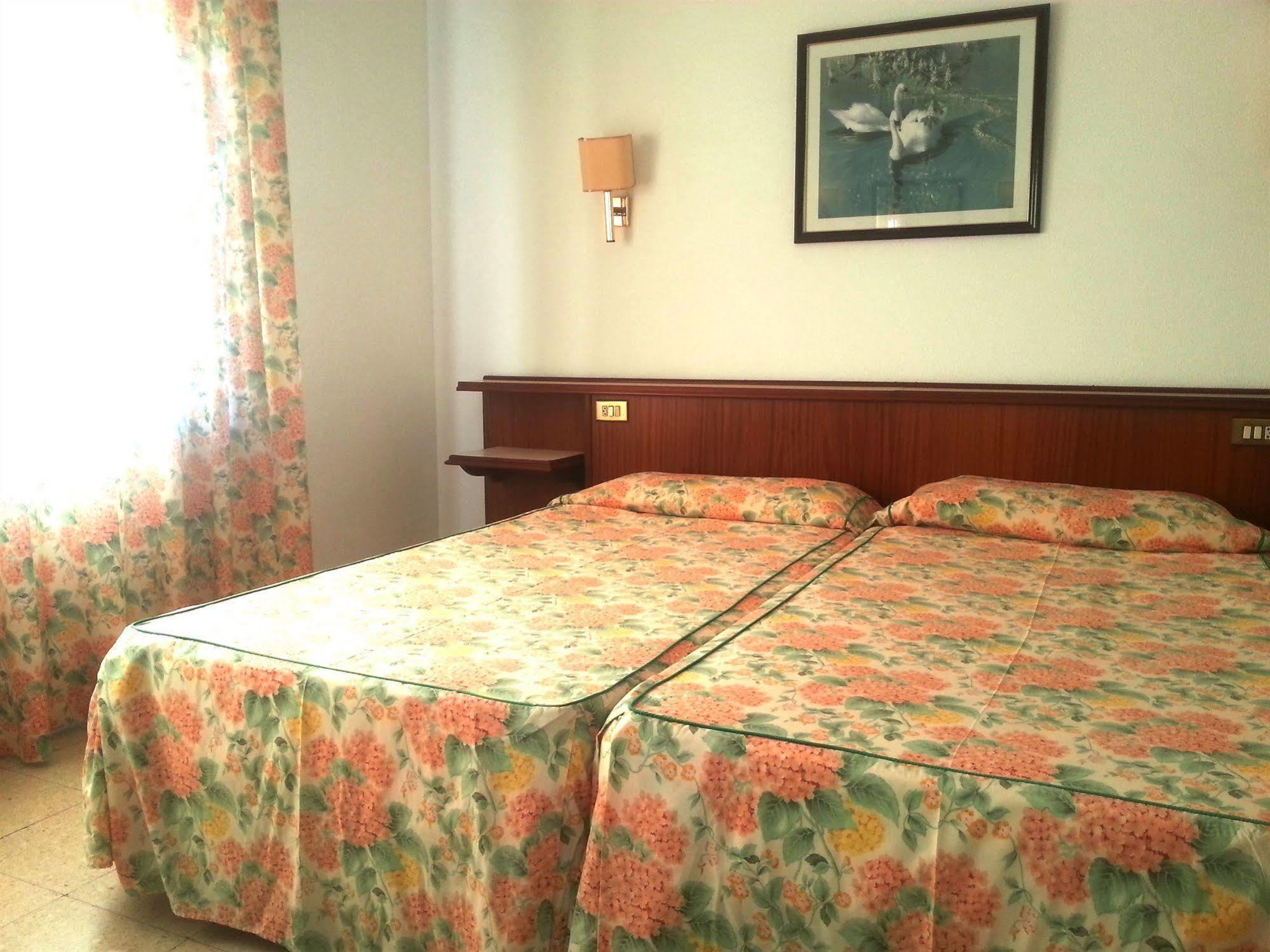 Hotel Hostal del Sol Sant Feliu de Guíxols Buitenkant foto