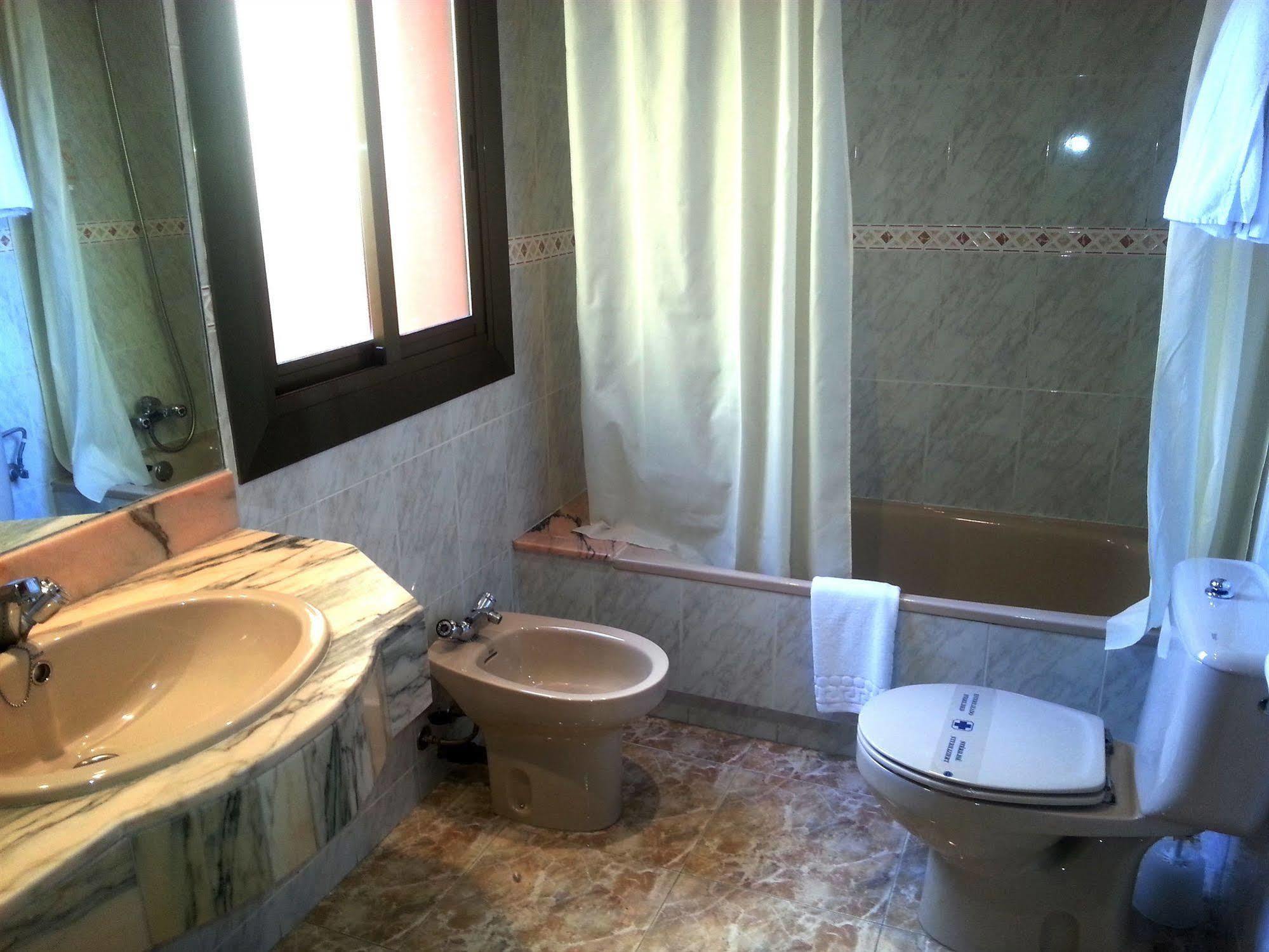 Hotel Hostal del Sol Sant Feliu de Guíxols Buitenkant foto